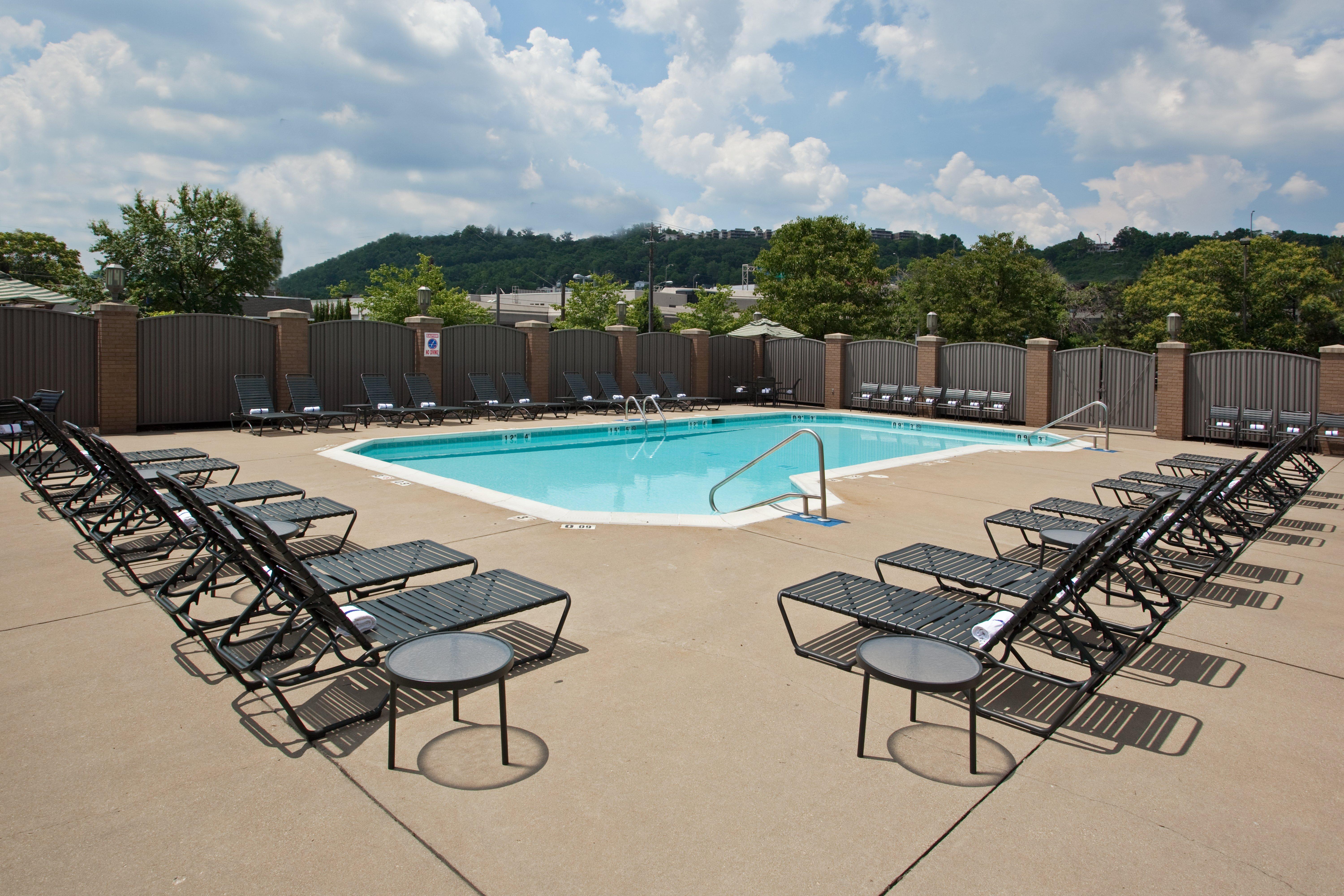 Holiday Inn Cincinnati-Riverfront By Ihg Covington Exterior photo